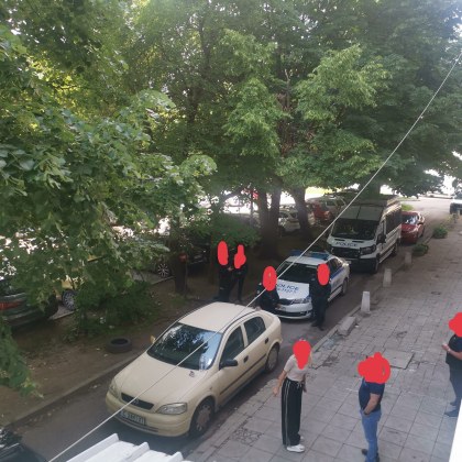 Задържаха продавачка за купуване на гласове! Съседи: Тя просто дава храна на вересия
