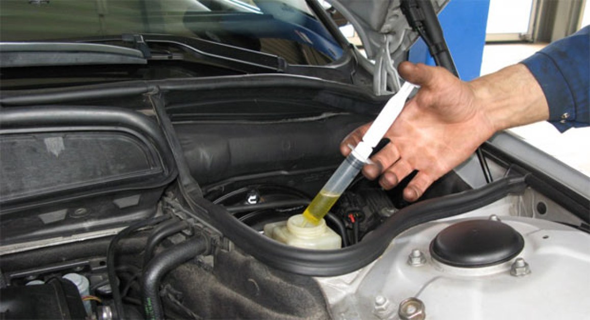 За какво още може да се използва спирачна течност в автомобила?