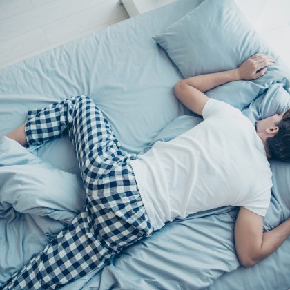 Почти всеки пети човек не спи достатъчно сочи проучване Според