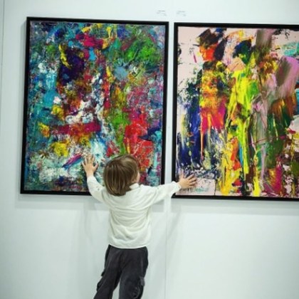 Двегодишно момченце от Германия което наричат втория Леонардо да Винчи продава