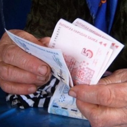 Българите работят по малко за пенсия това показват последните данни