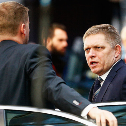 Словашкият премиер Роберт Фицо беше транспортиран в столицата Братислава където ще продължи