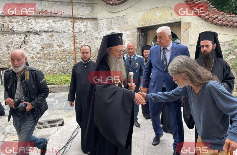 Николай Пловдивски остава в надпреварата за български патриарх