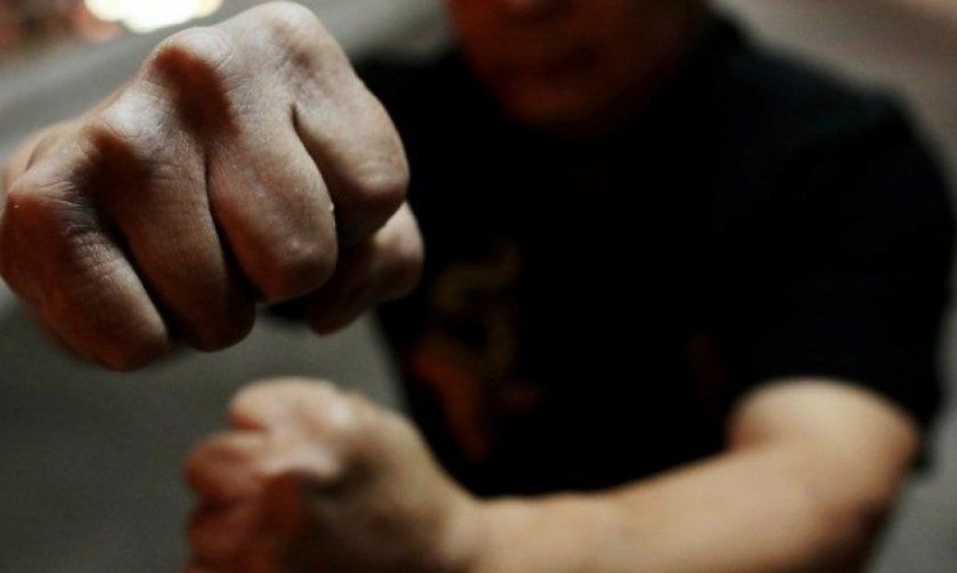 15-годишен преби млад мъж в Софийско