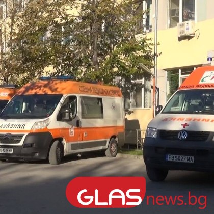 Строител падна от 4 метра, откараха го в болница
