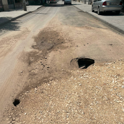 Дълбока дупка на улица в Асеновград притесни местни жители От