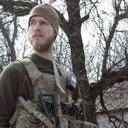 Украйна екстрадира бившия американски войник Крейг Ланг който доброволно се