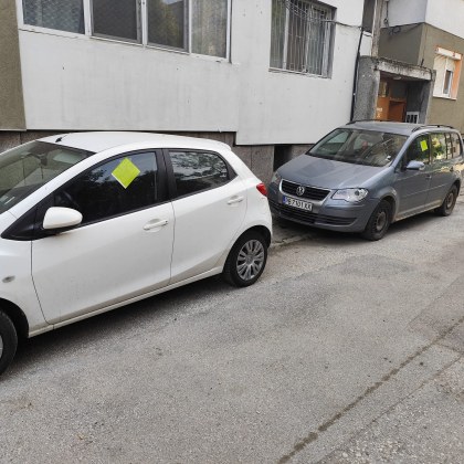Пловдивчанин остана недоволен от глобени шофьори паркирали върху тротоар в