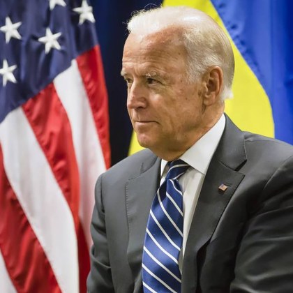 Повече от четиридесет представители на две американски партии републиканци и