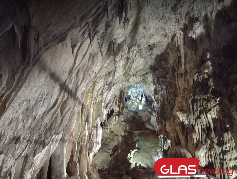 Красива пещера пленява с гледки от приказките СНИМКИ
