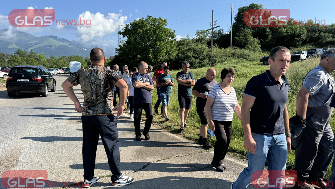 Животновъдите отново блокираха Подбалканския път СНИМКИ