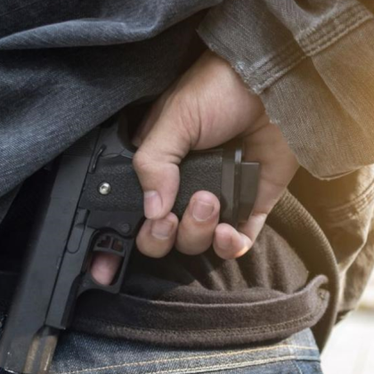 Полицаят прострелял 19 годишен младеж в Плевен е произвел изстрелите