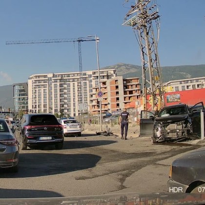 Тежка катастрофа на кръстовище в София СНИМКА