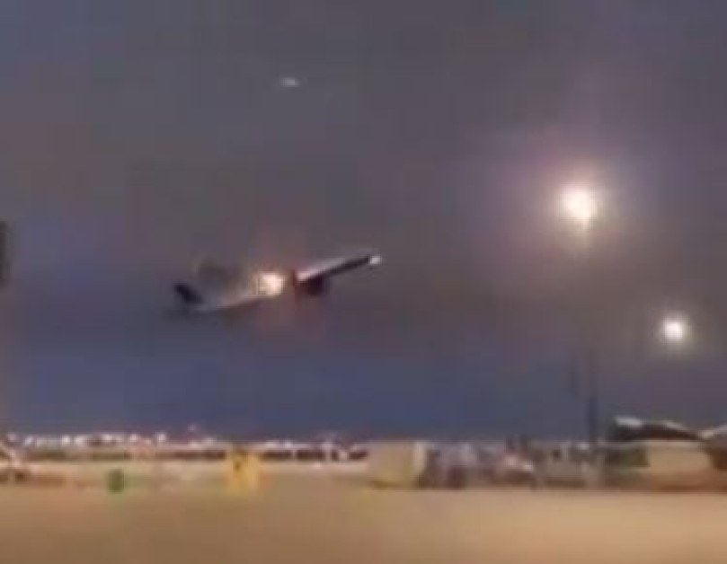 Минути след излитане: Пожар избухна в пътнически самолет ВИДЕО