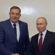 Лидер опита да целуне Путин ВИДЕО