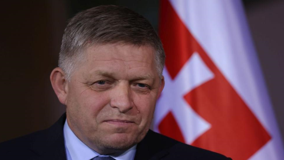 Фицо гласува за евроизборите от болницата СНИМКА