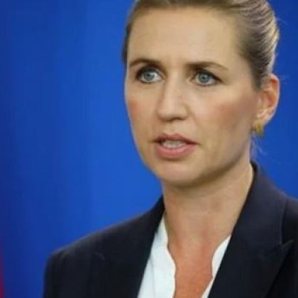 Датският премиер Мете Фредериксен беше нападната вчера на площад в