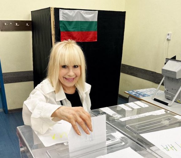 Лили Иванова пусна своя вот! Как гласува? СНИМКИ