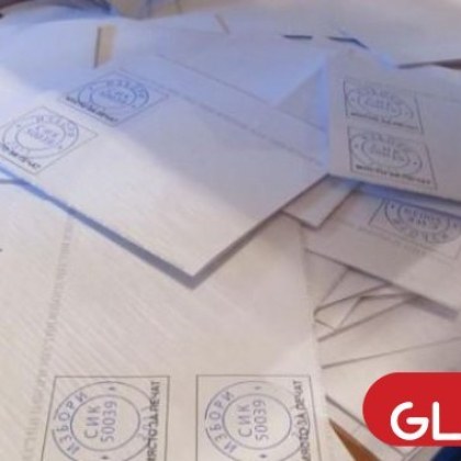 Първата секция с попълнени изборни книжа пристигна в Арена София