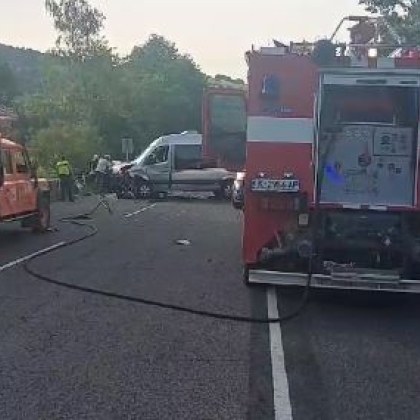 На пътя Хасково Кърджали е станала тежка катастрофа Движението в района