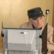 На 104 години е най-възрастният избирател във Варна, гласува с машина