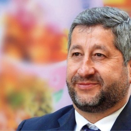 Съпредседателят на Демократична България Христо Иванов подаде оставка като лидер