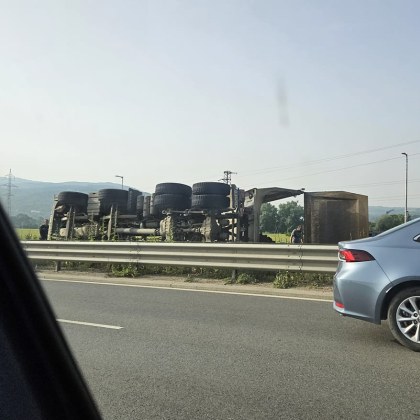 Катастрофа с камион стана рано тази сутрин в София Самосвал