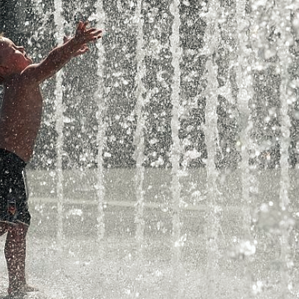 Максимална температура от 38 4 градуса на сянка е измерена в