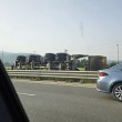 Камион се обърна в София СНИМКИ