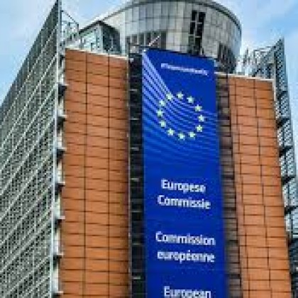 Европейската комисия предложи срокът на временната закрила за хората бягащи