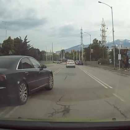 Серия от опасни пътни маневри от улиците на София попадна