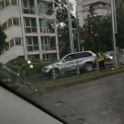 Катастрофа с джип е станала тази сутрин на столичния бул