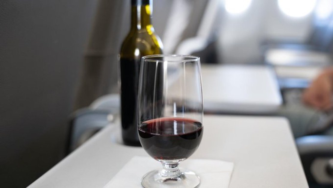 Ето защо е опасно да пием алкохол по време на полет