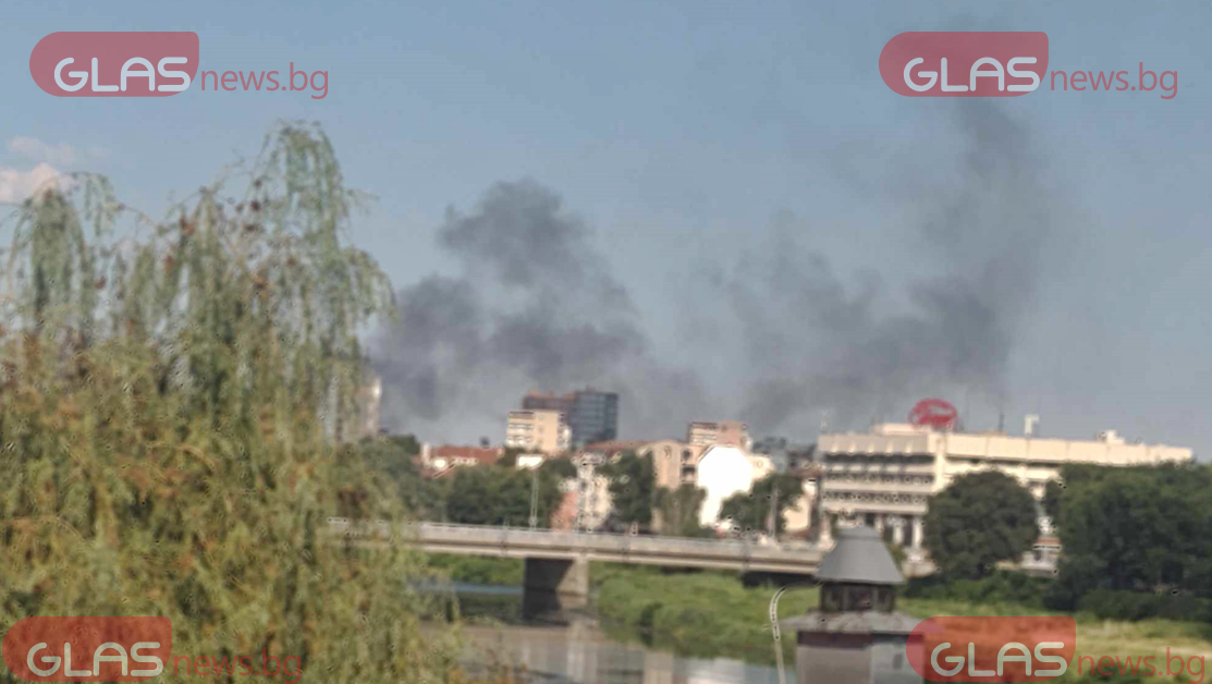 Гъст черен дим над част от Пловдив СНИМКИ