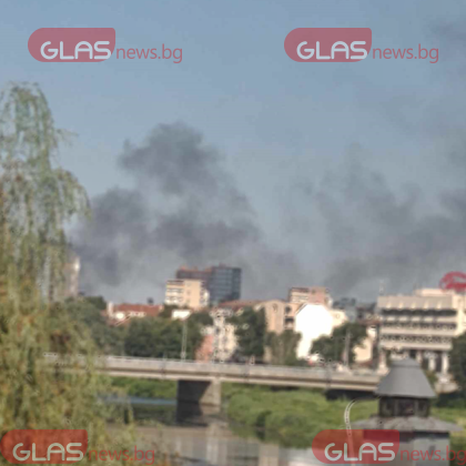 Гъст черен дим се изви над Пловдив Читател на GlasNews bg който