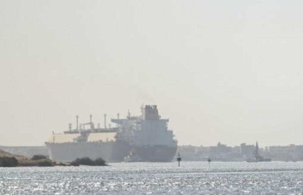 Бойци на САЩ спасиха екипажа на гръцки кораб, поразен от хутите