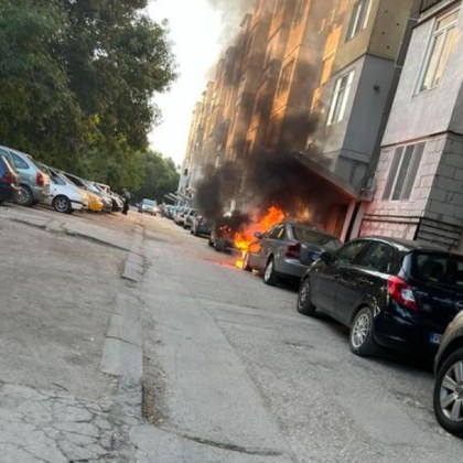 Кола е избухнала в пламъци тази сутрин в Пловдив Инцидентът