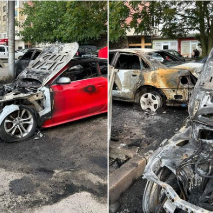 Два леки автомобила са изгорели почти напълно в Люлин 10