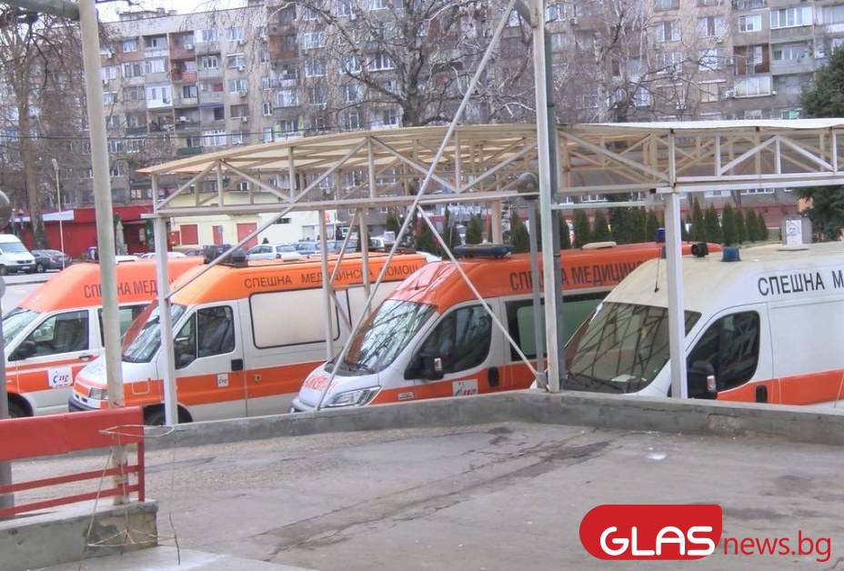 Спасиха човек, паднал в дере