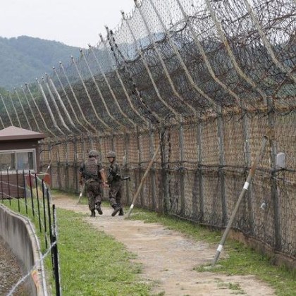 Северна Корея изгражда участъци от нещо което изглежда като стена