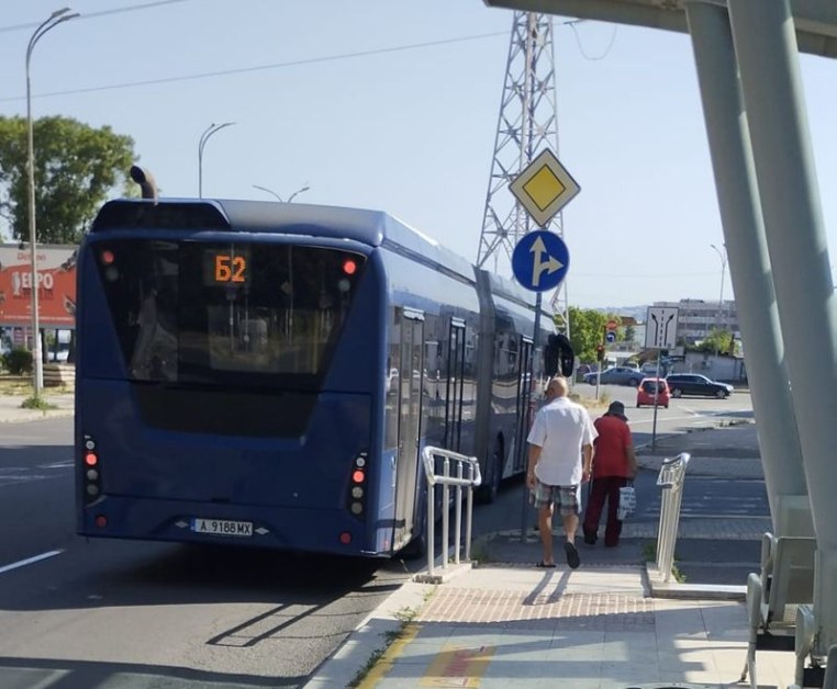 Над 40 градуса в автобус, кондукторката: На мен така ми харесва