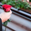 Профили на покойници задръстват социалните мрежи, скоро ще са повече от живите