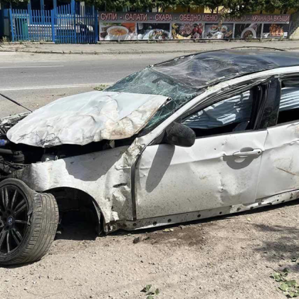 Водач на БМВ самокатастрофира в София СНИМКИ