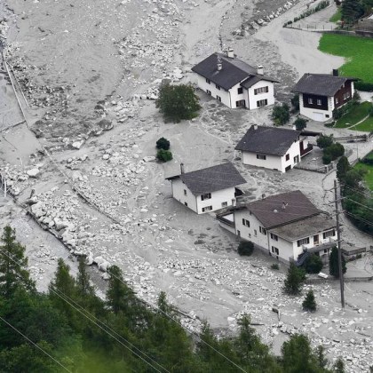 Трима души са изчезнали след тежки наводнения в Югоизточна Швейцария