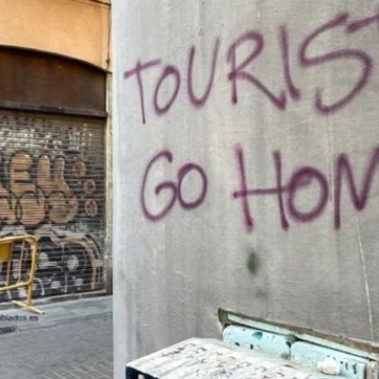 Барселона водещата ваканционна дестинация в Испания обяви че ще забрани