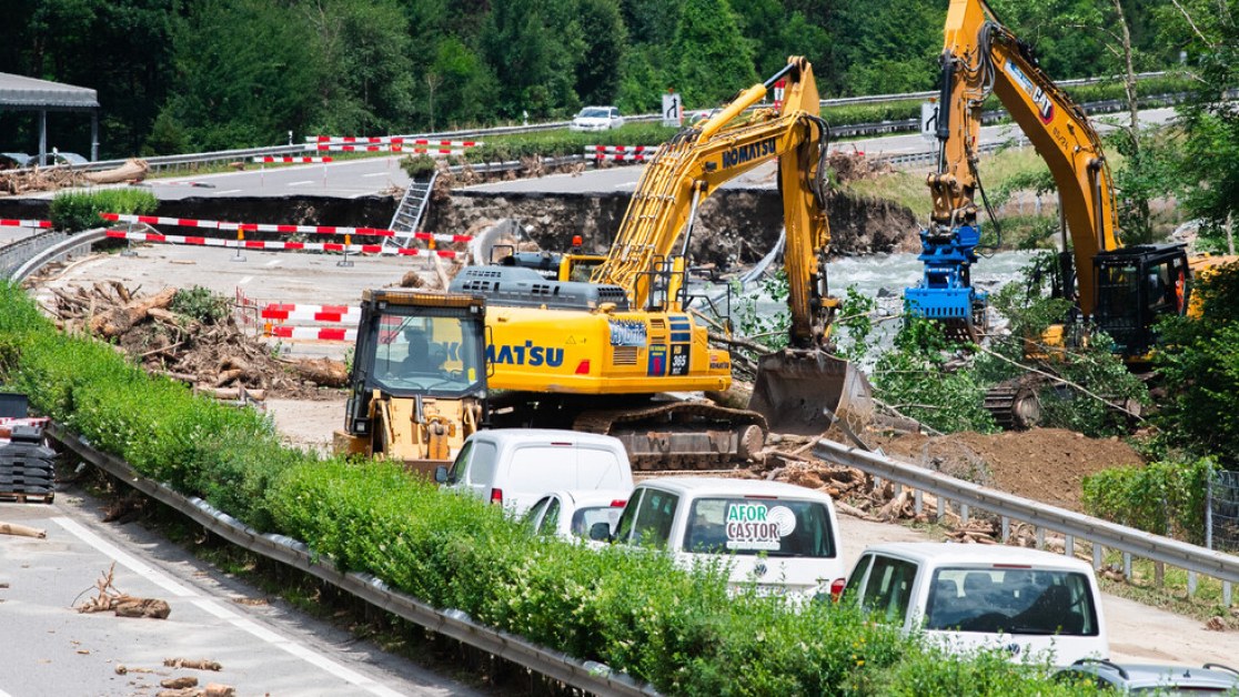 Свлачище отнесе домове в Швейцария: трима в неизвестност, десетки евакуирани