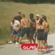 Роми пребиха шофьор на автобус пред ужасените погледи на туристи ВИДЕО 18+