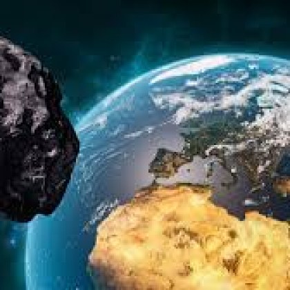 Два големи астероида ще преминат край Земята тази седмица в