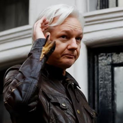 Основателят на сайта Уикилийкс Джулиан Асандж се призна за виновен
