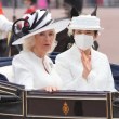 Императрицата на Япония си сложи маска в каретата с кралица Камила: защо?
